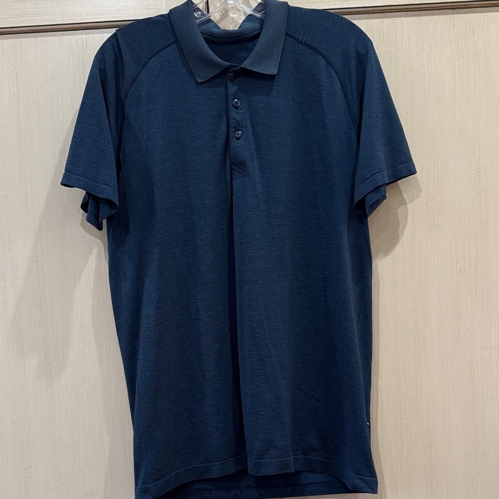 Men’s Lululemon polo shirt 🌟